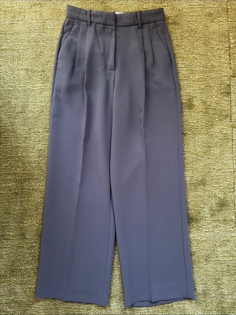 Aritzia Effortless Pant in Grey - Size 4